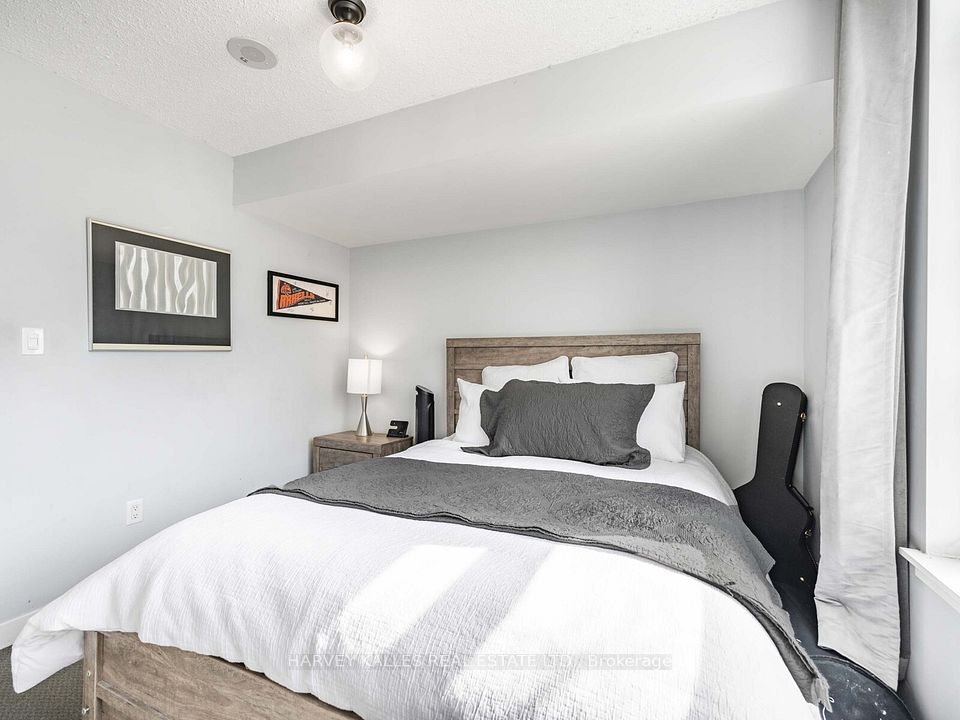 816 Lansdowne Avenue 114