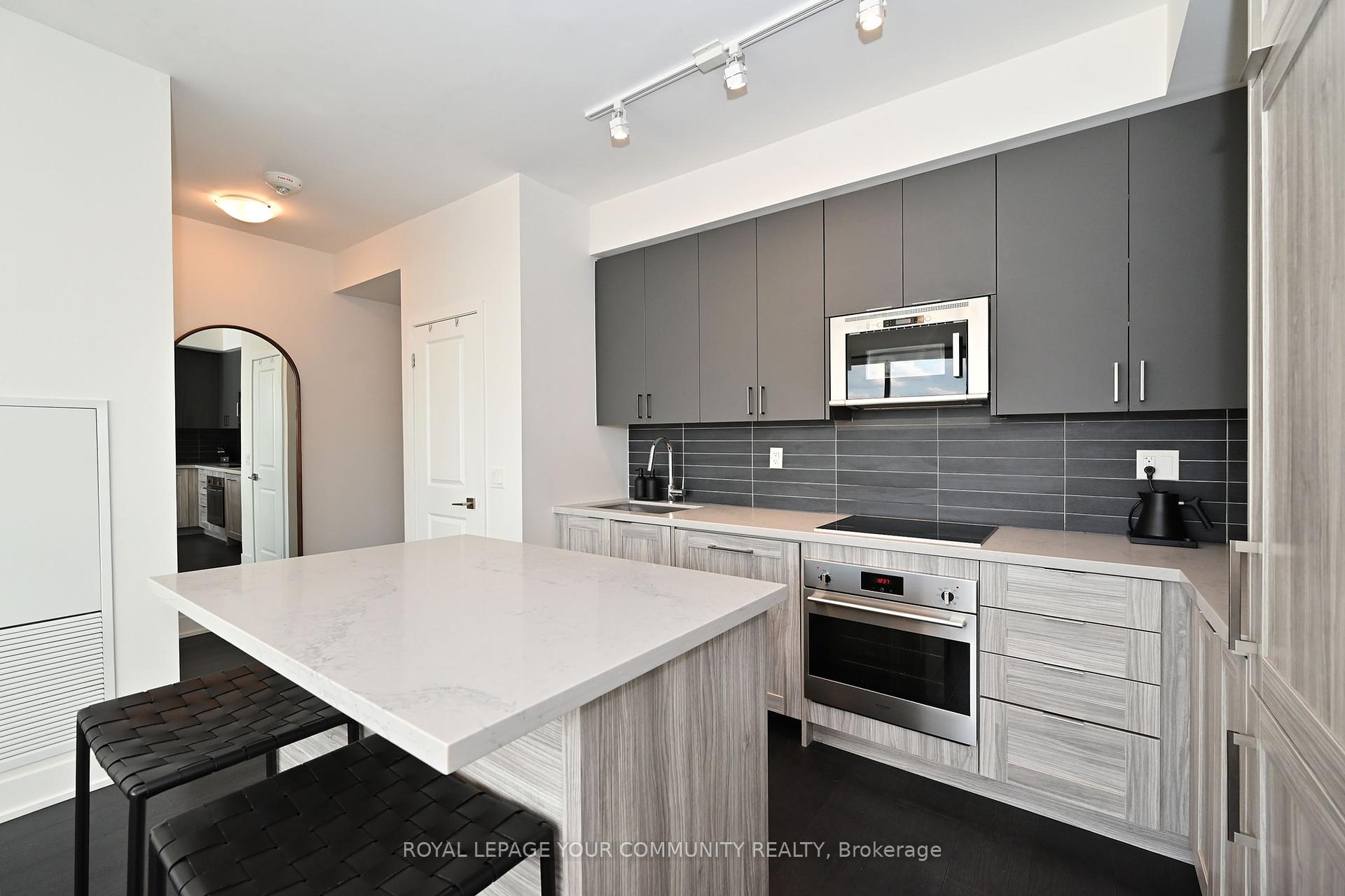 2 Bedrooms Condo at 2908 Highway 7, Vaughan For sale