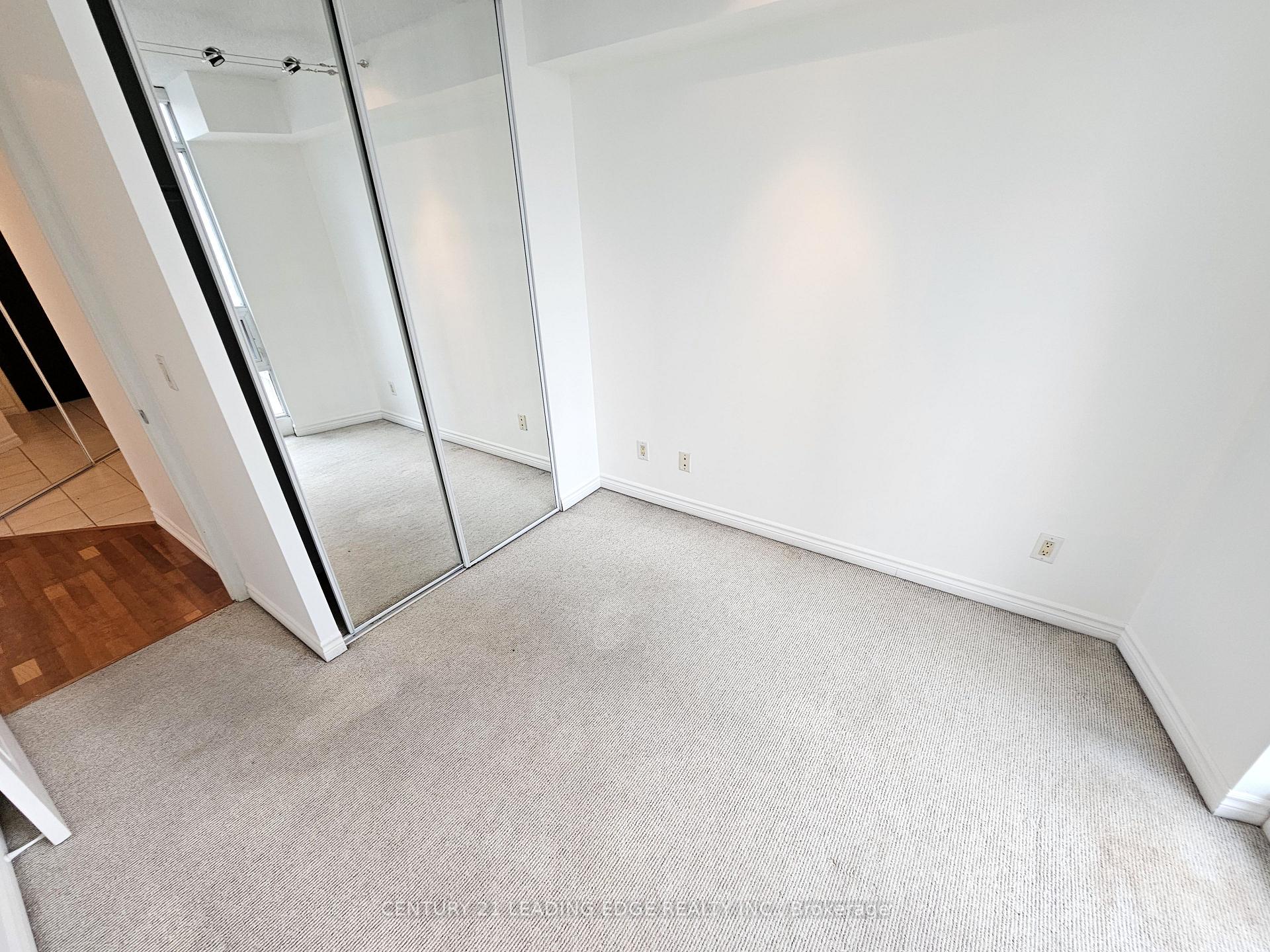 2 Bedrooms Condo at 18 Yonge, Toronto For sale