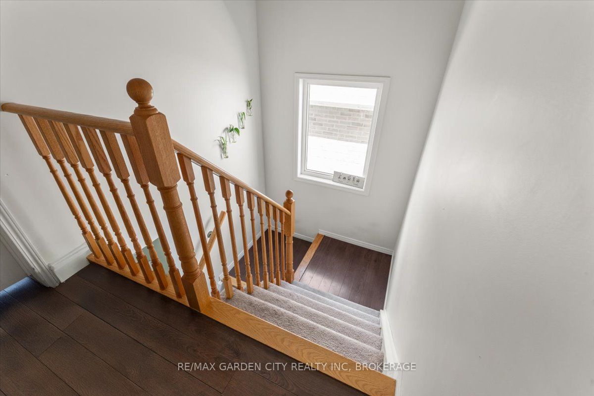 8648 DOGWOOD Crescent