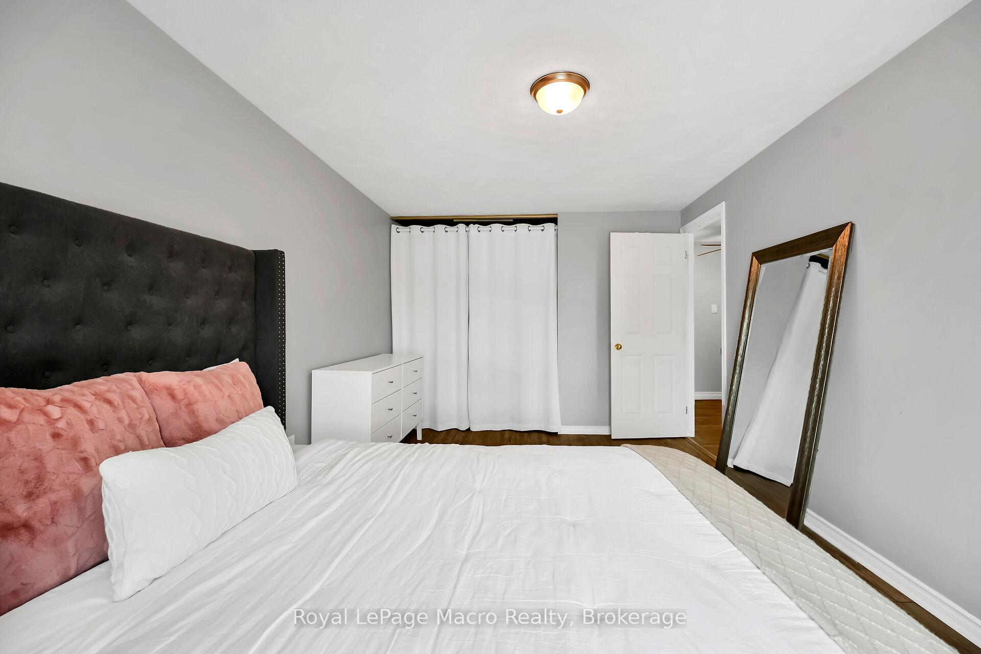 3 Bedrooms Condo at 10 Angus, Hamilton For sale