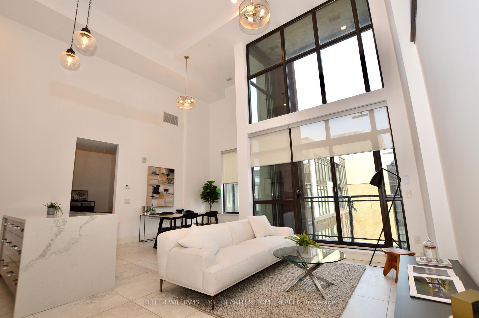 2 Bedrooms Condo at 112 King,  Hamilton For sale