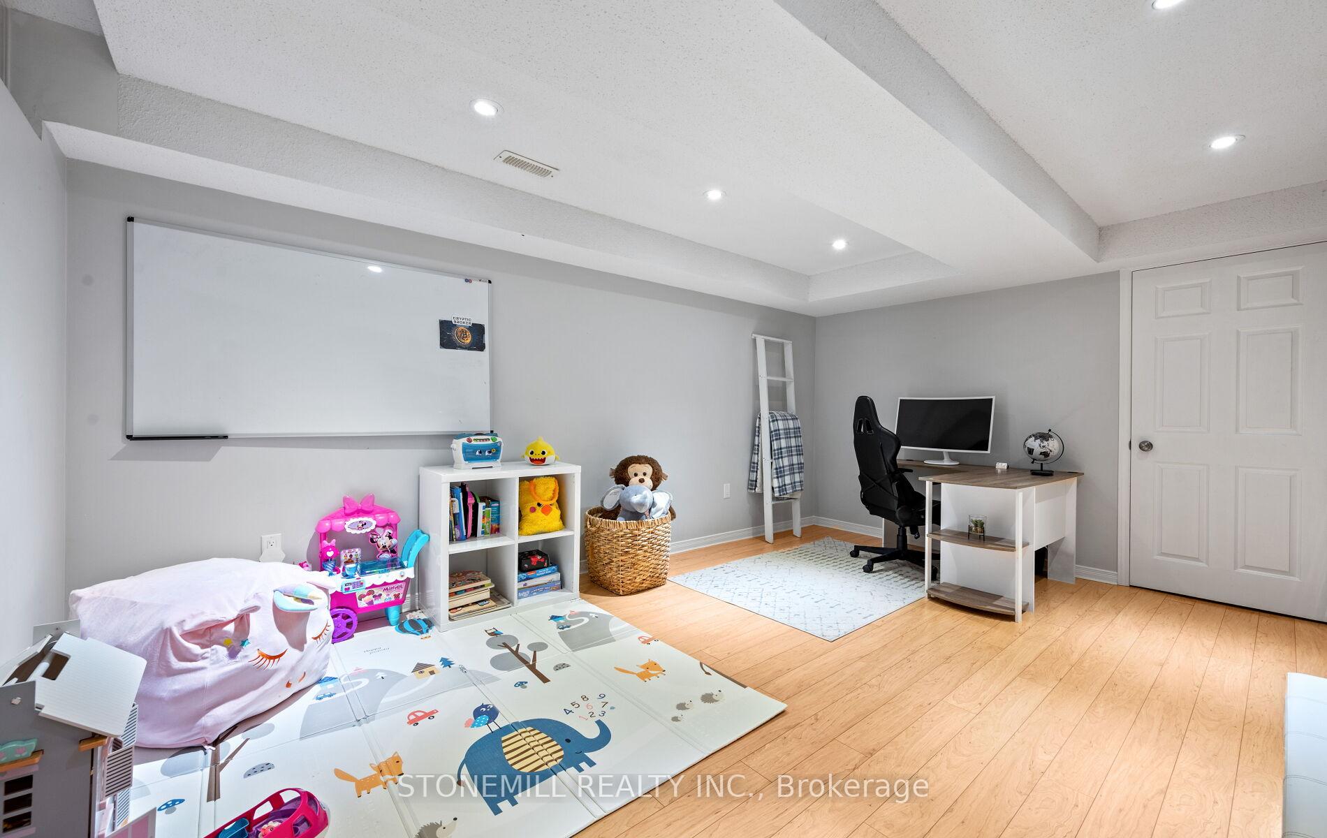 2 Bedrooms Condo at 4200 Kilmer, Burlington For sale