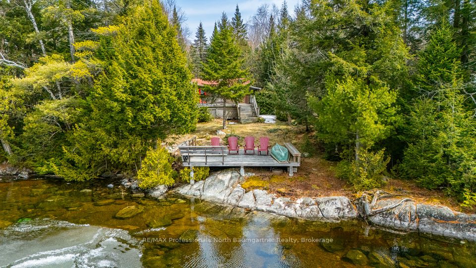 4957 Kennisis Lake