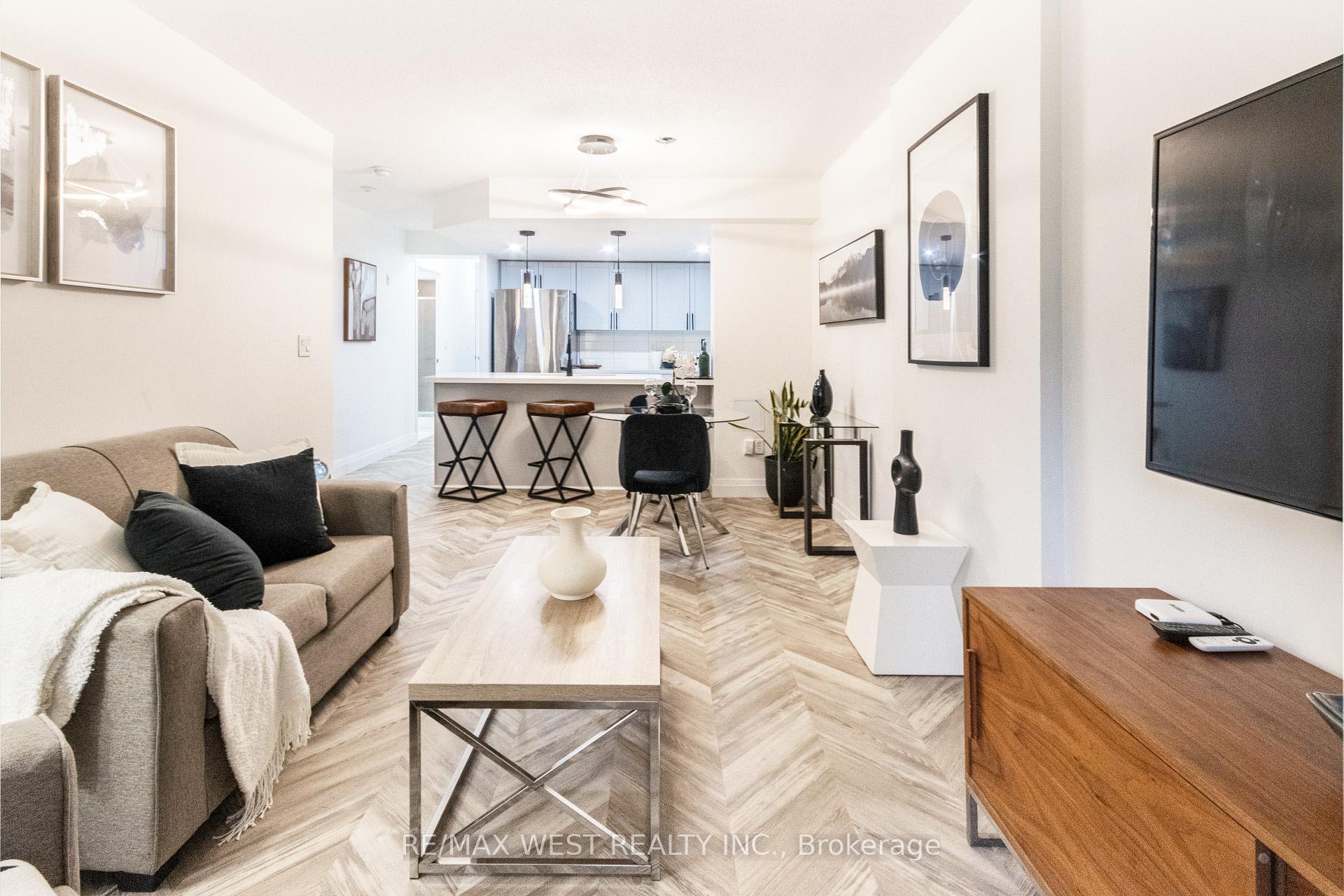 2 Bedrooms Condo at 330 Adelaide, Toronto For sale