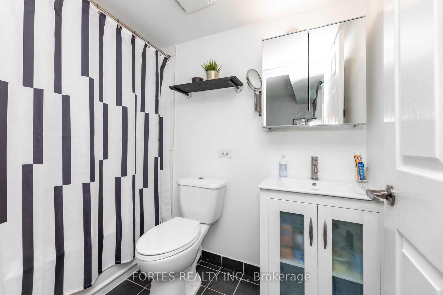 2 Bedrooms Condo at 9 Michael Power,  Toronto For sale