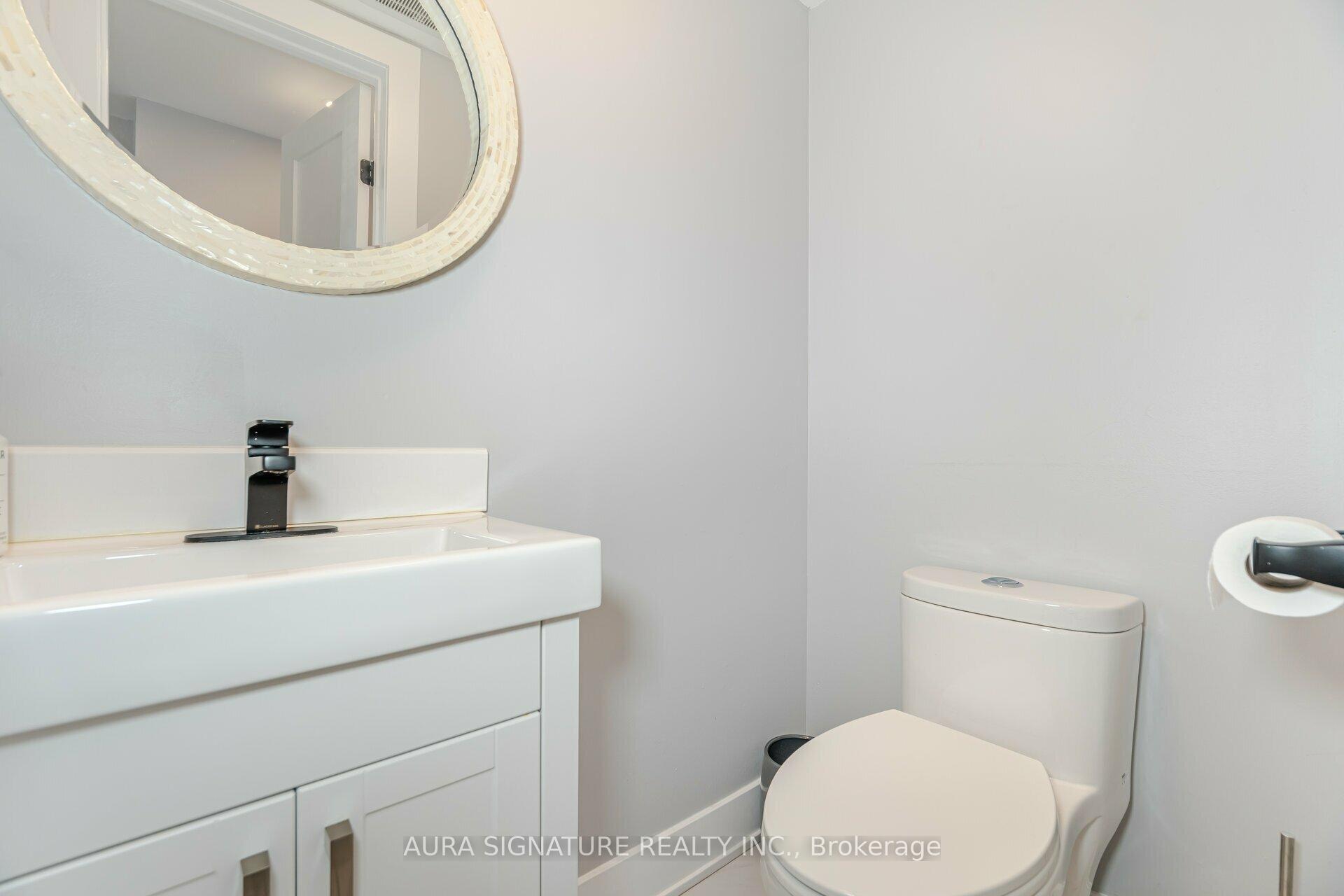 3 Bedrooms Condo at 88 Rainbow, Vaughan For sale