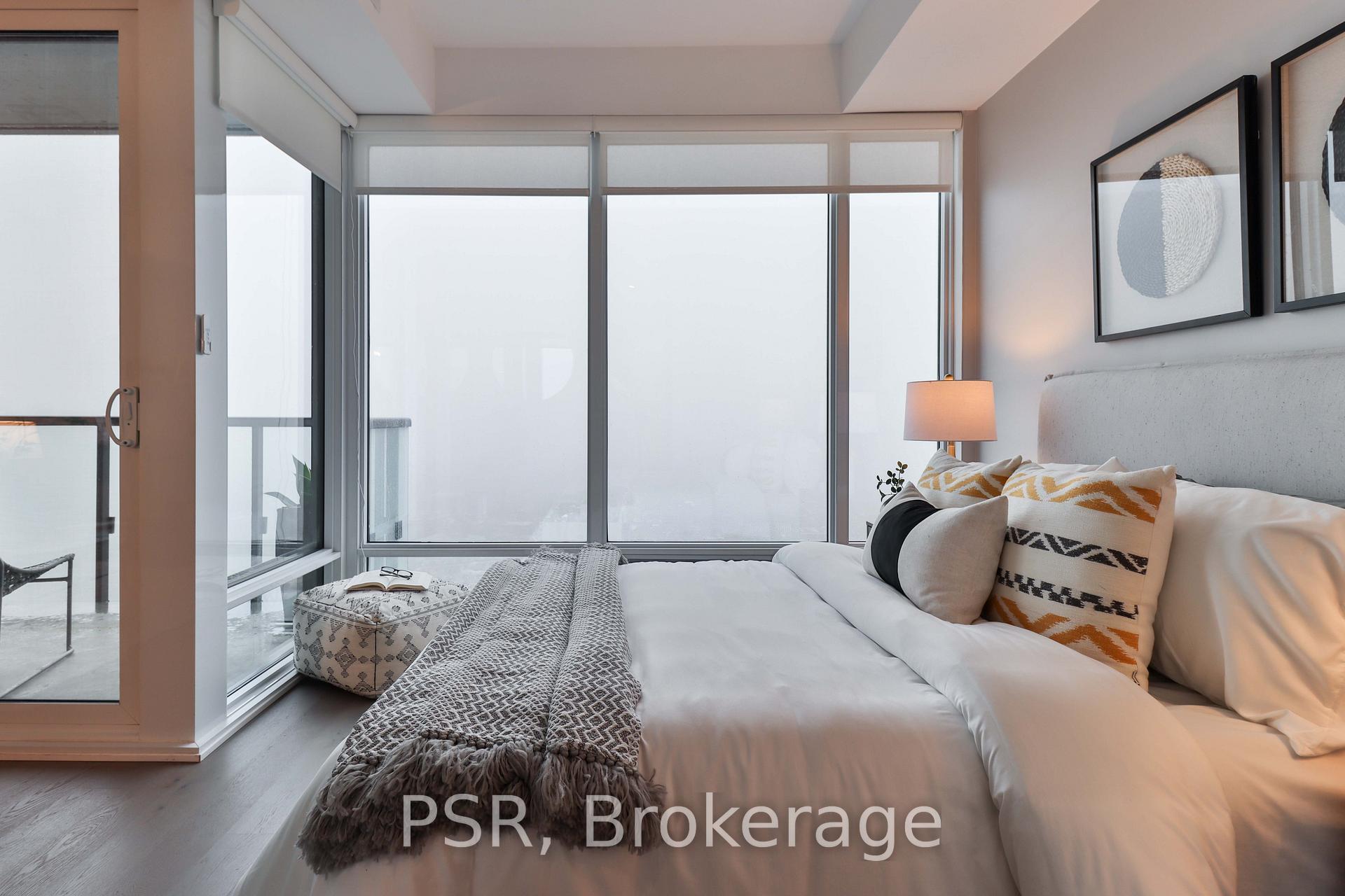 2 Bedrooms Condo at 488 University Ave, Toronto For sale