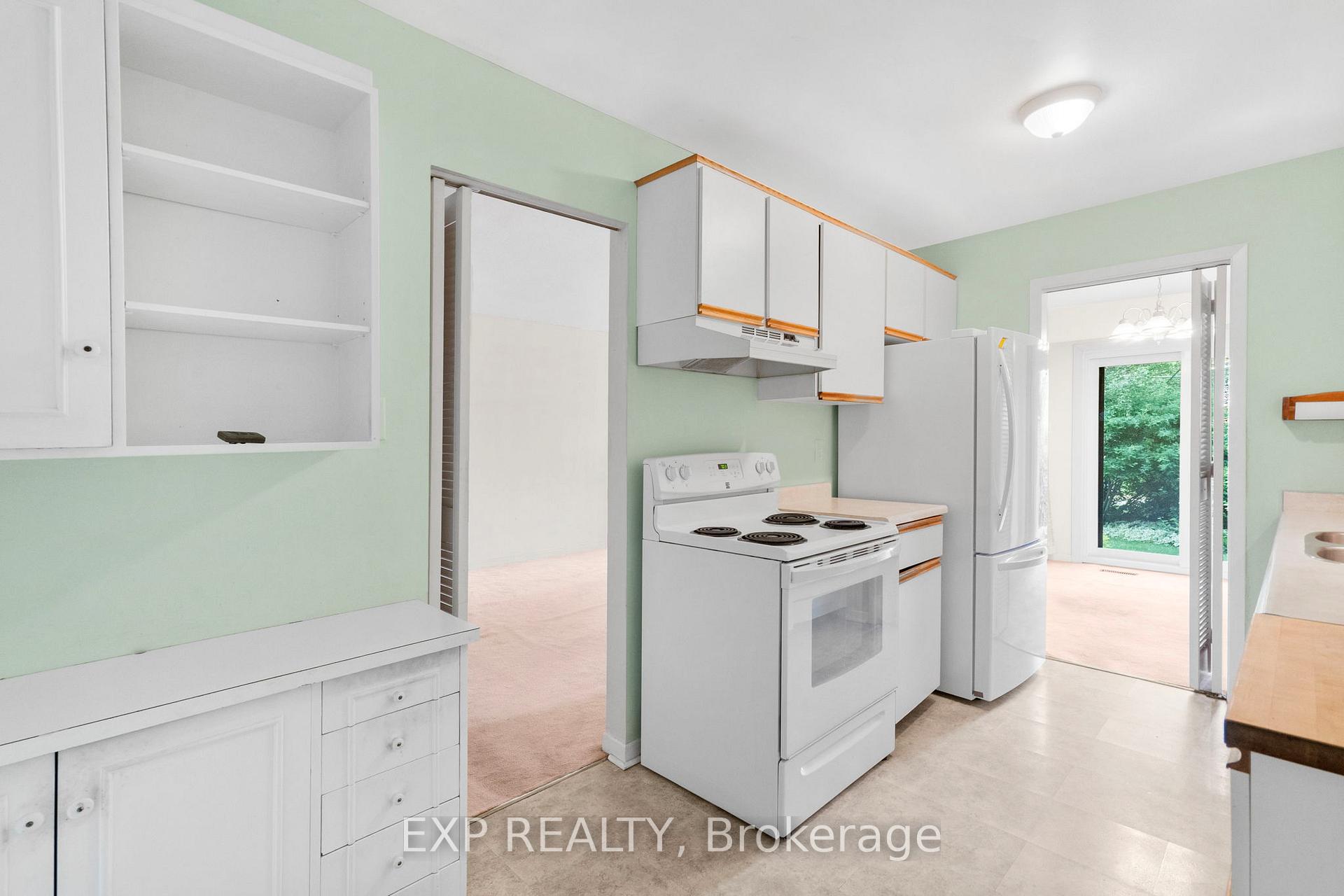3 Bedrooms Condo at 108 Flaming Rose, Toronto For sale