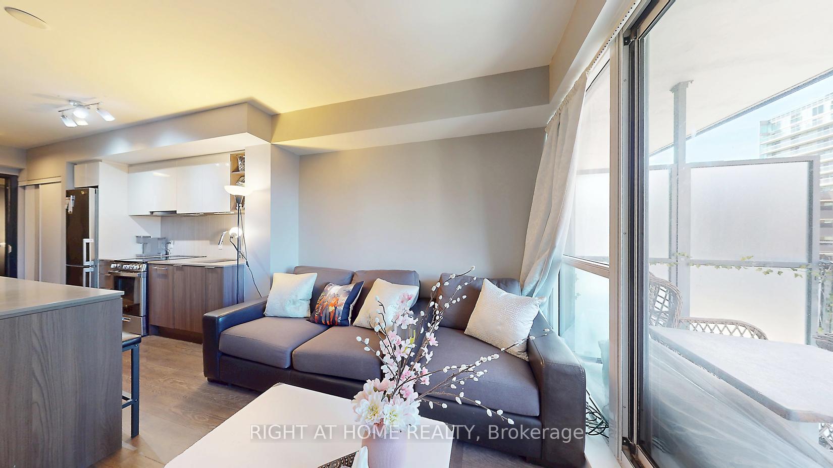 1 Bedroom Condo at 31 Tippet,  Toronto For sale