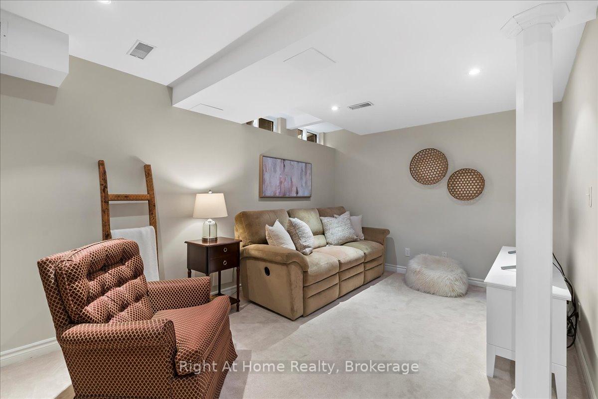 2 Bedrooms Condo at 2250 Rockingham, Oakville For sale