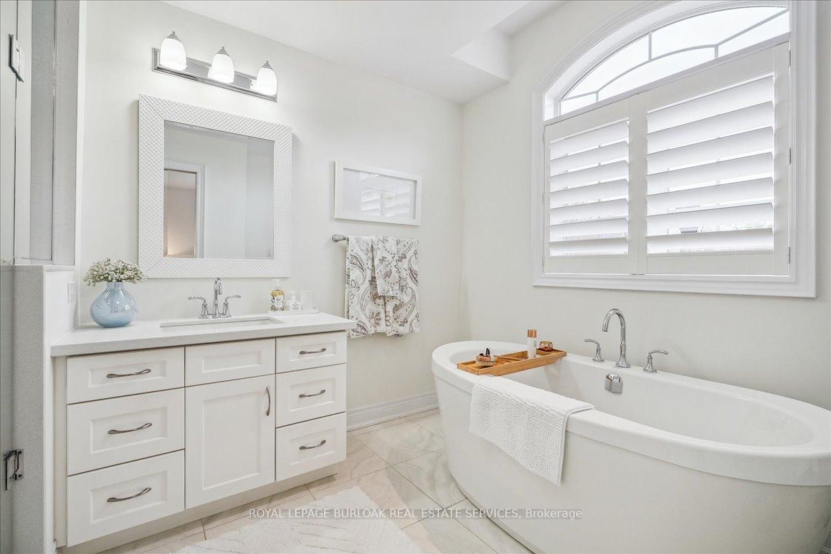 3 Bedrooms Condo at 2086 Ghent, Burlington For sale