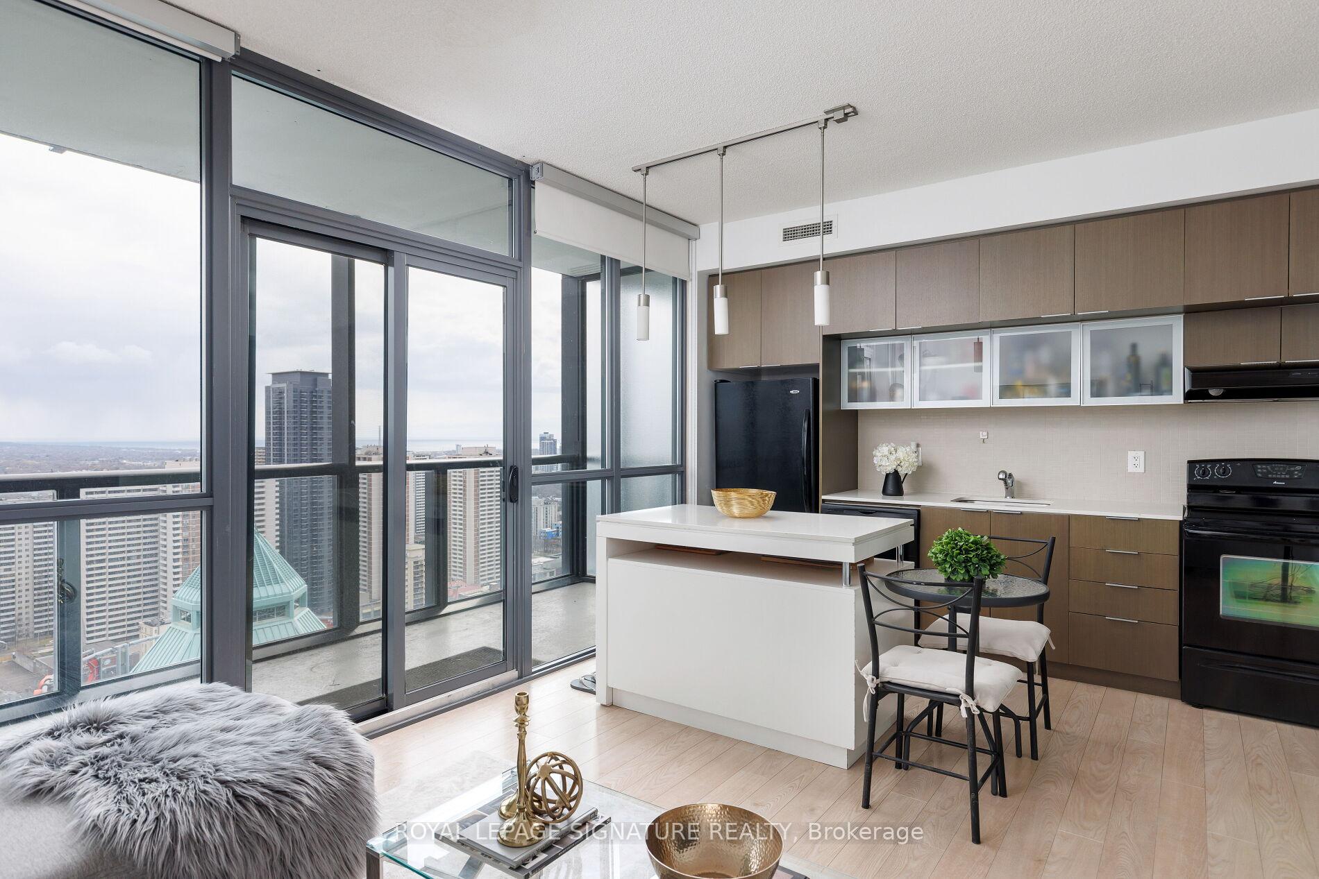 1 Bedroom Condo at 110 Charles, Toronto For sale