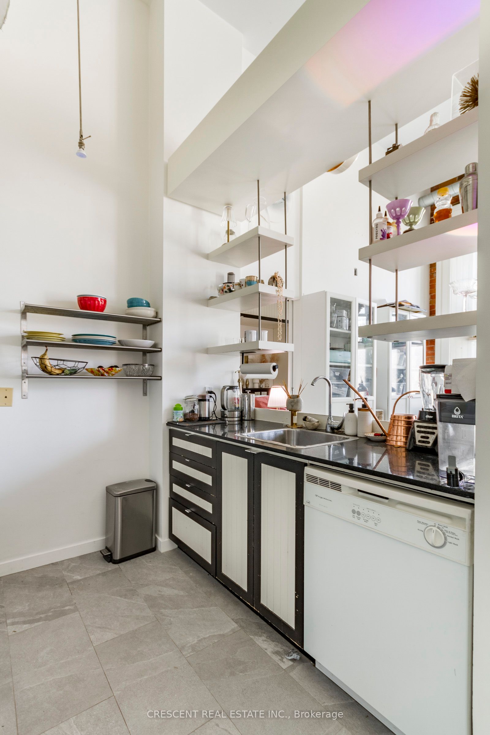 915 King Street W, #208
