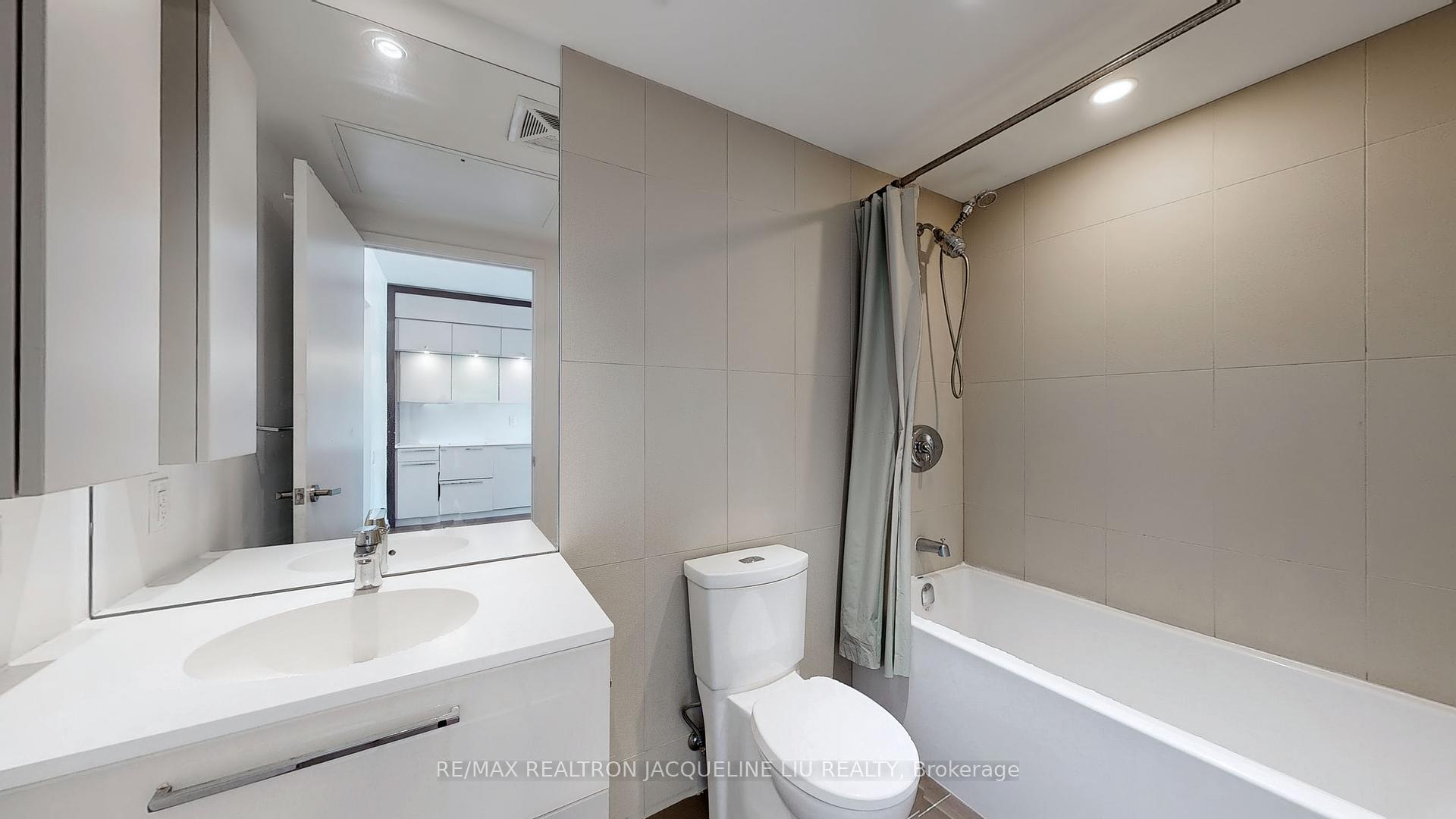1 Bedroom Condo at 15 Grenville, Toronto For sale