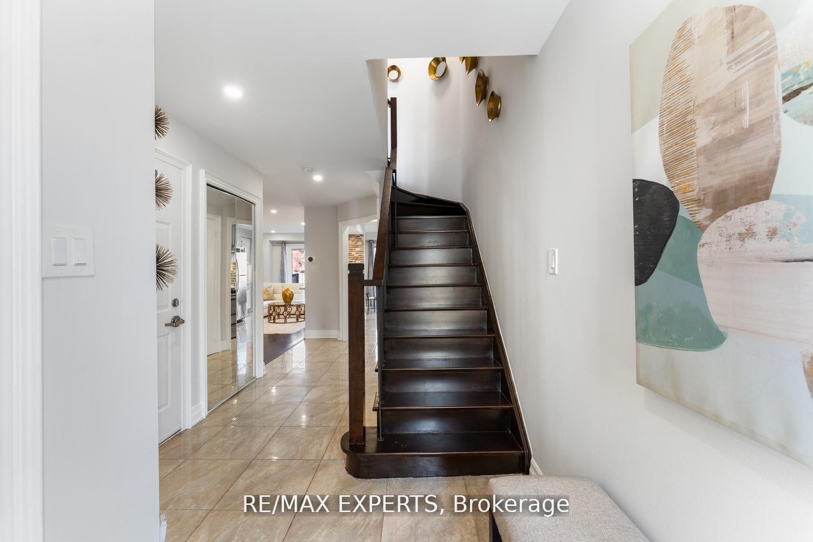 5 Bedrooms Condo at 1484 Torrington, Mississauga For sale
