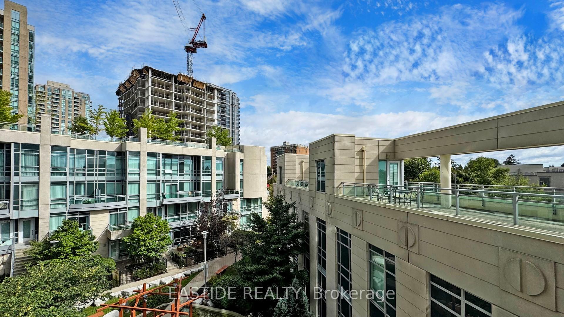 2 Bedrooms Condo at 18 Holmes, Toronto For sale