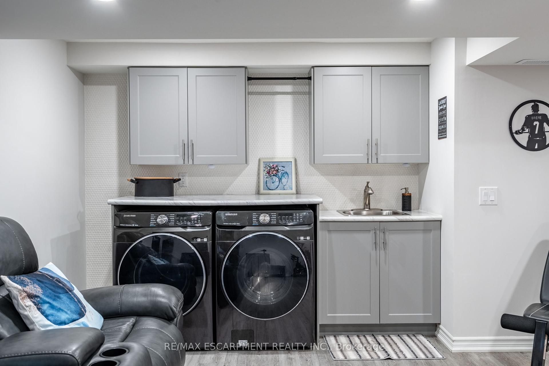 3 Bedrooms Condo at 1461 Upper Gage, Hamilton For sale