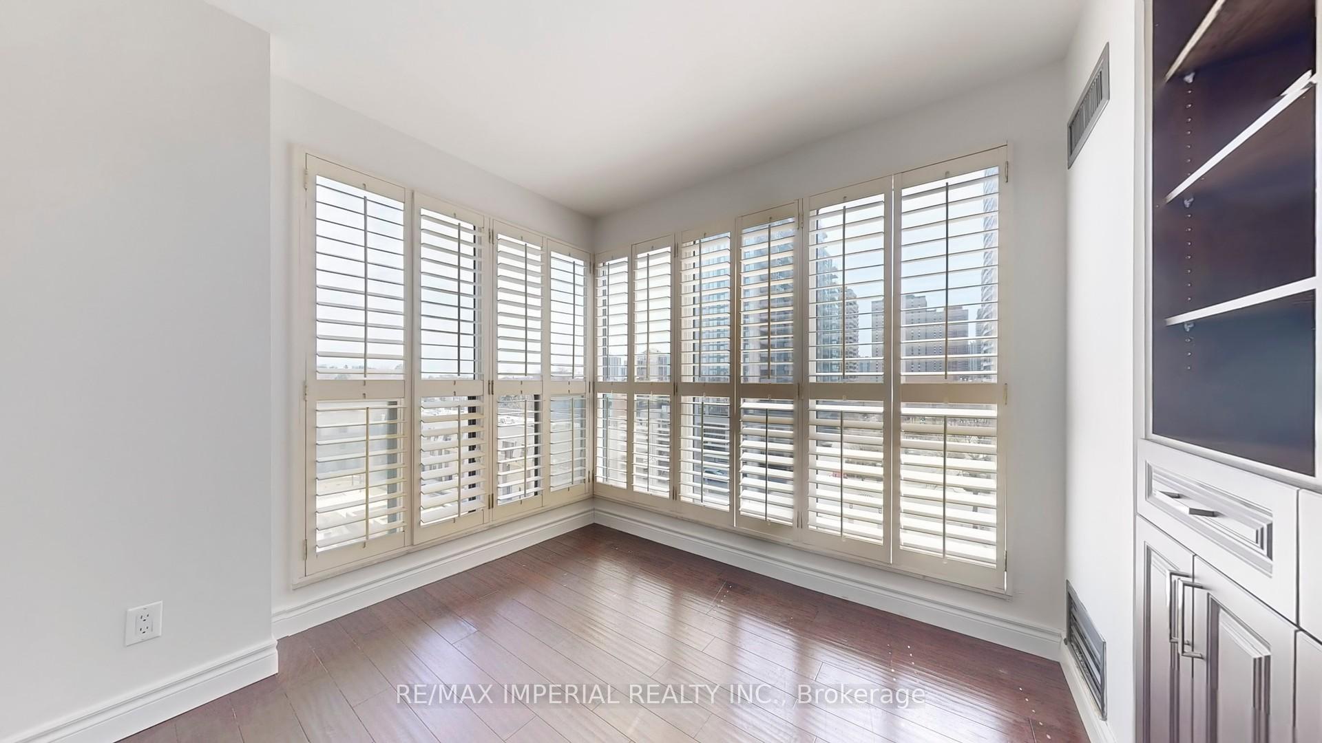 3 Bedrooms Condo at 18 Hollywood, Toronto For sale