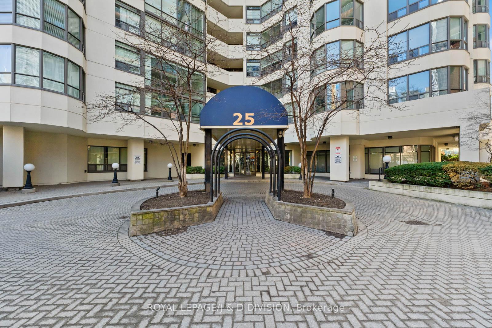 2 Bedrooms Condo at 25 Maitland,  Toronto For sale