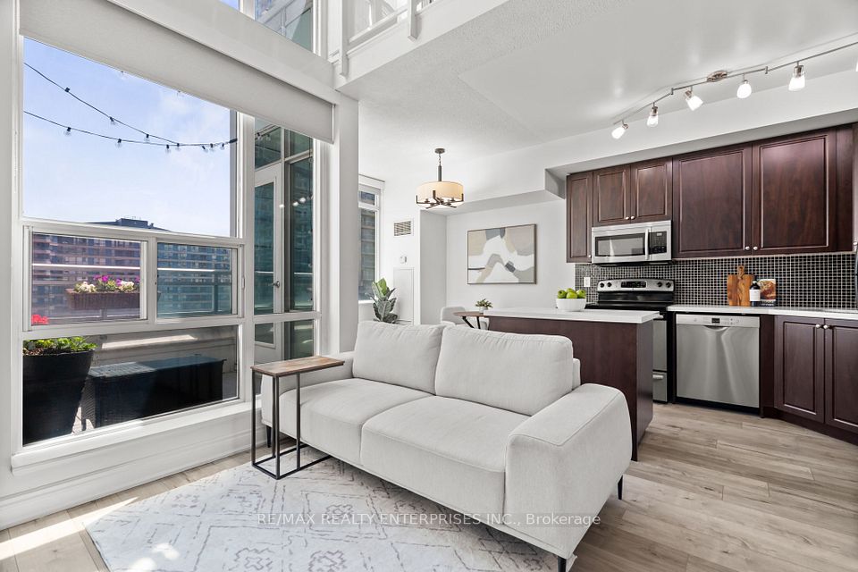220 Burnhamthorpe