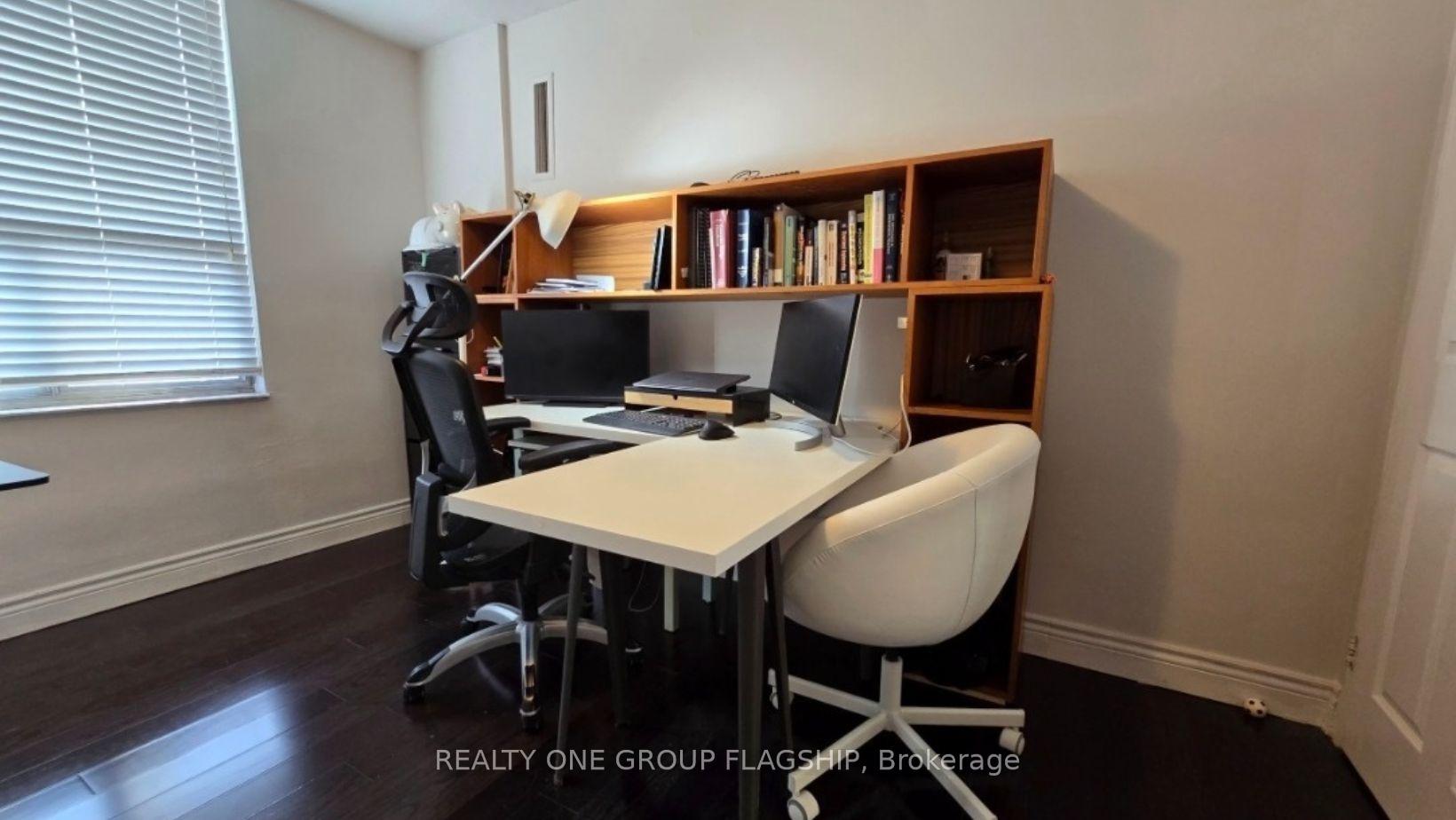 3 Bedrooms Condo at 10 Edgecliff,  Toronto For sale