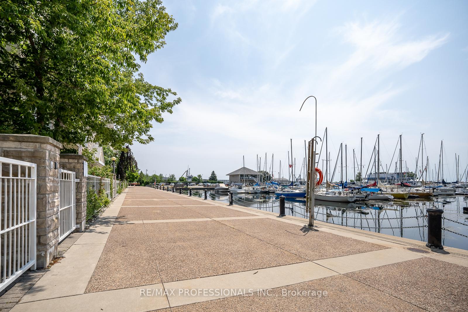 3 Bedrooms Condo at 32 Stadium, Toronto For sale