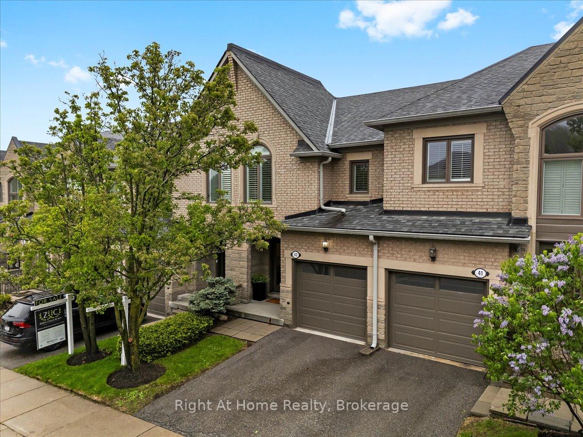 2 Bedrooms Condo at 2250 Rockingham, Oakville For sale