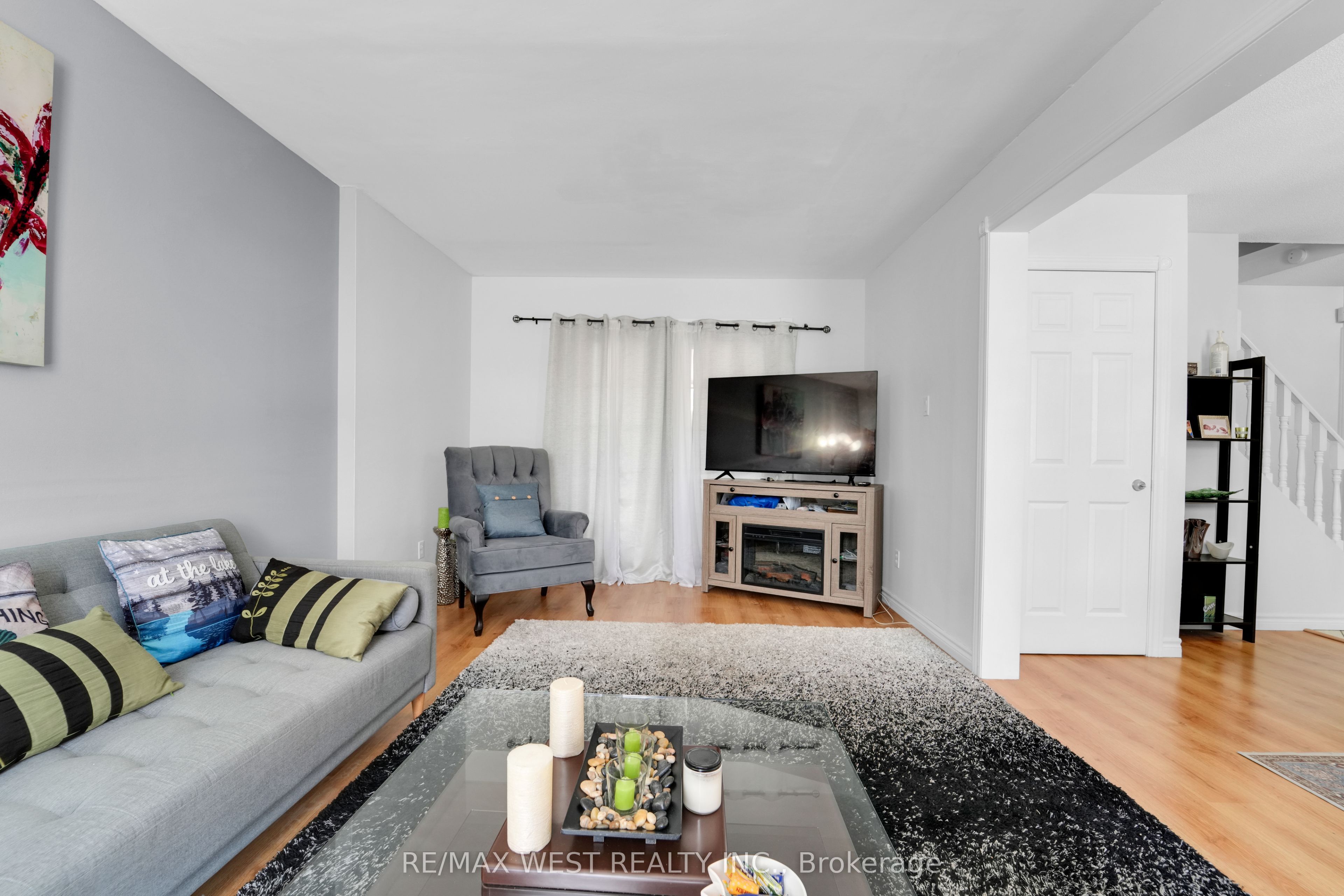 18 Jasmine Square