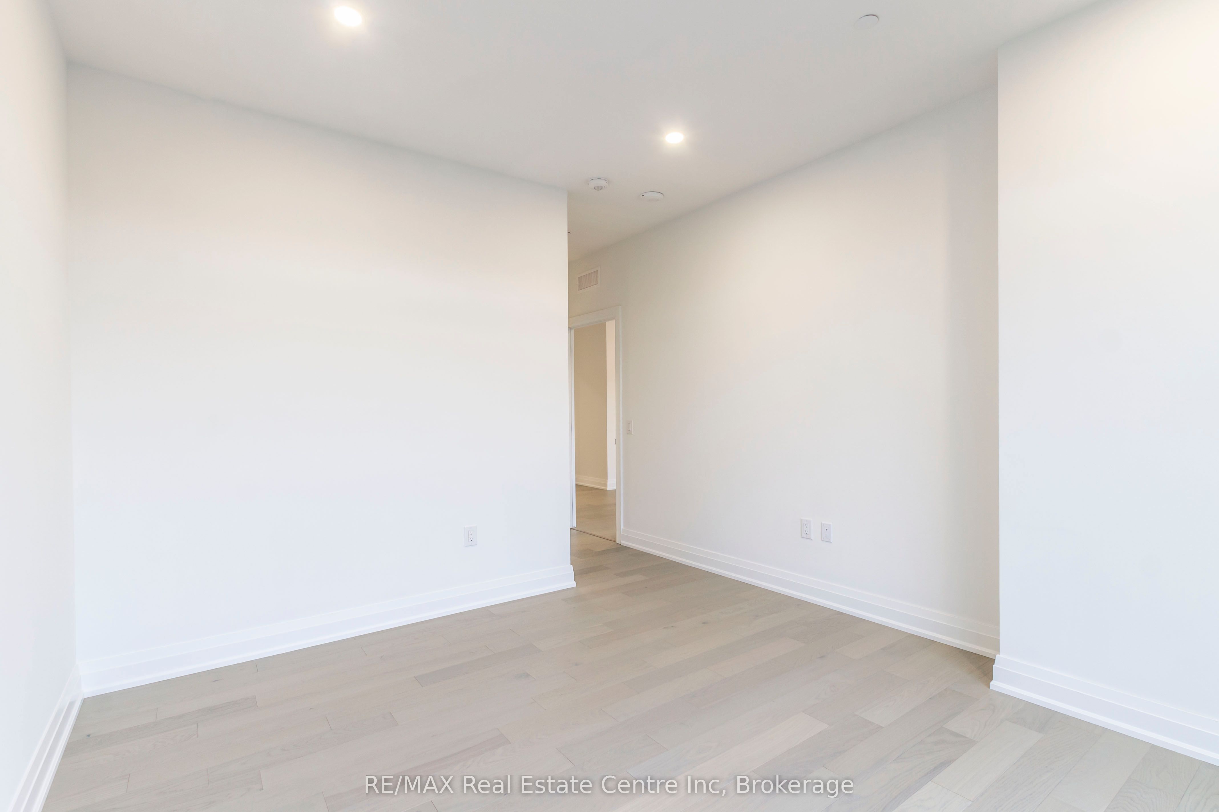 71 Wyndham Street S, #701