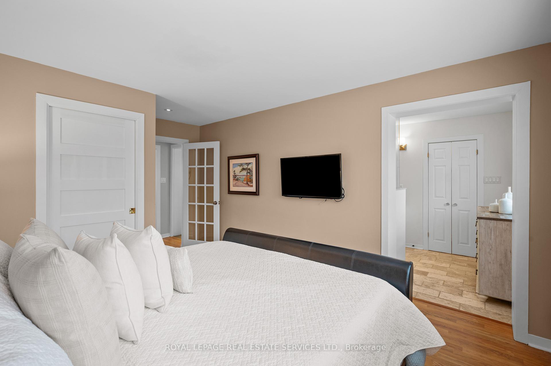 3 Bedrooms Condo at 2098 Marine, Oakville For sale