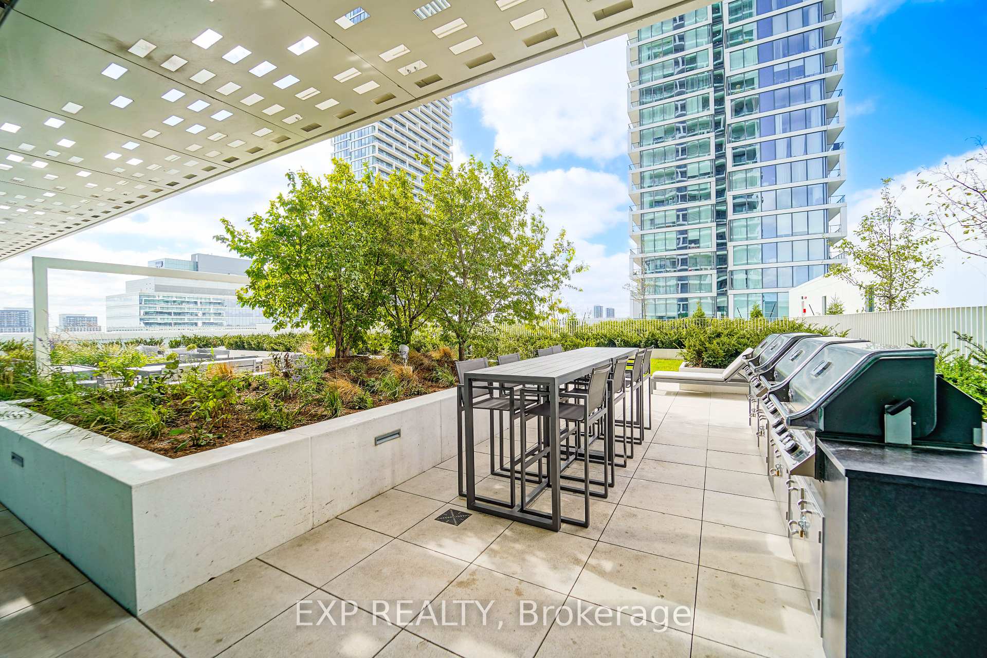 2 Bedrooms Condo at 950 Portage,  Vaughan For sale