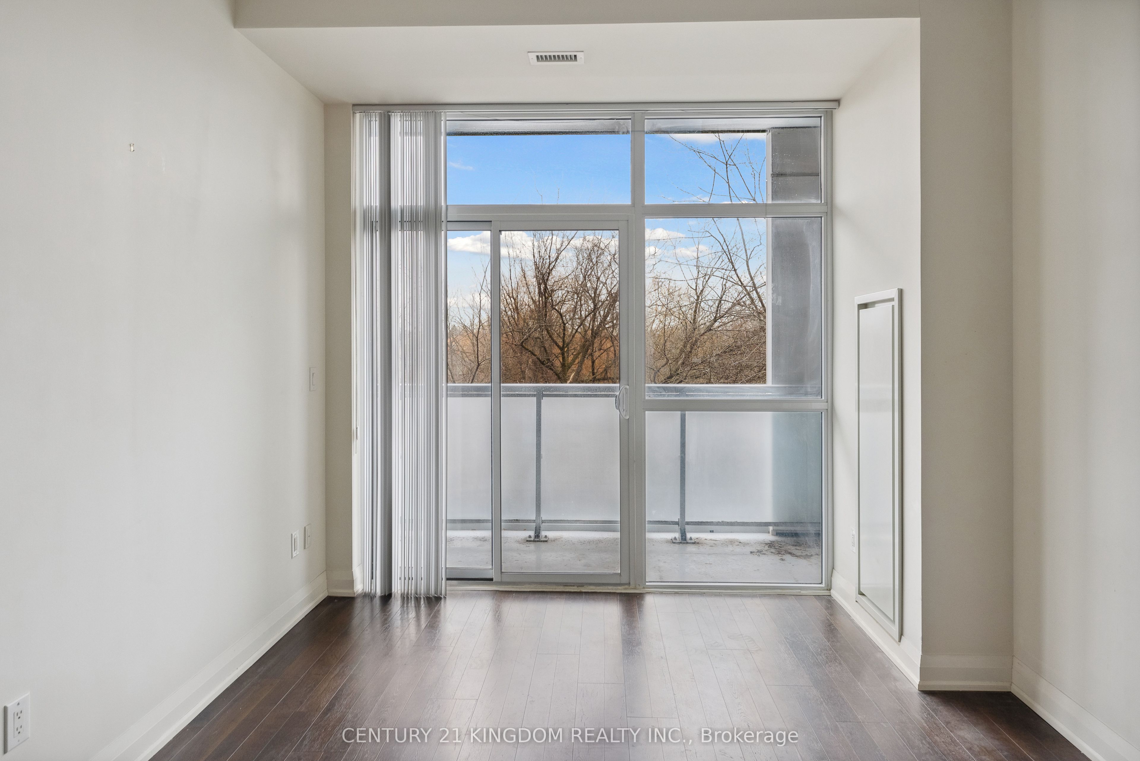 8763 bayview Avenue, #233