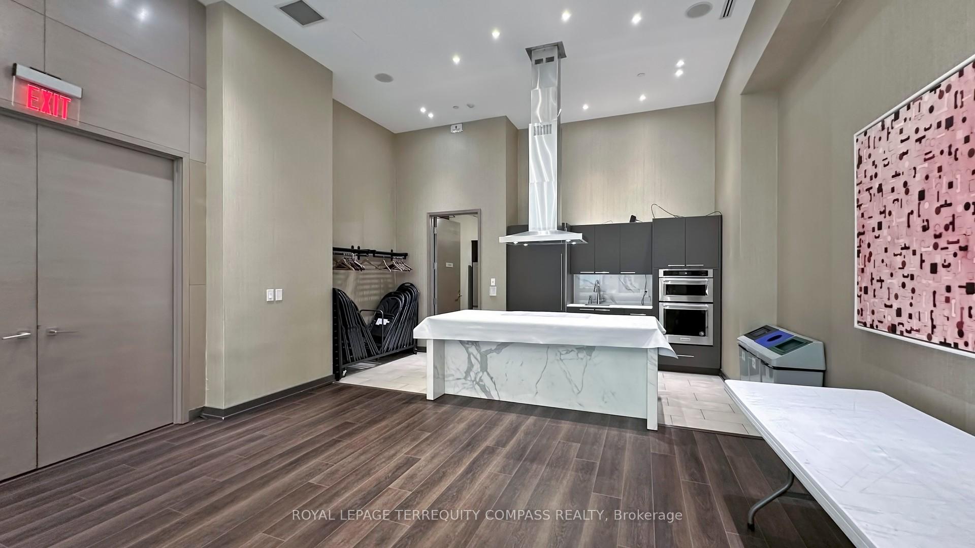 2 Bedrooms Condo at 70 Roehampton,  Toronto For sale