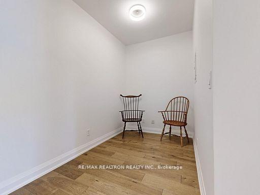 2 Bedrooms Condo at 225 Webb, Mississauga For sale