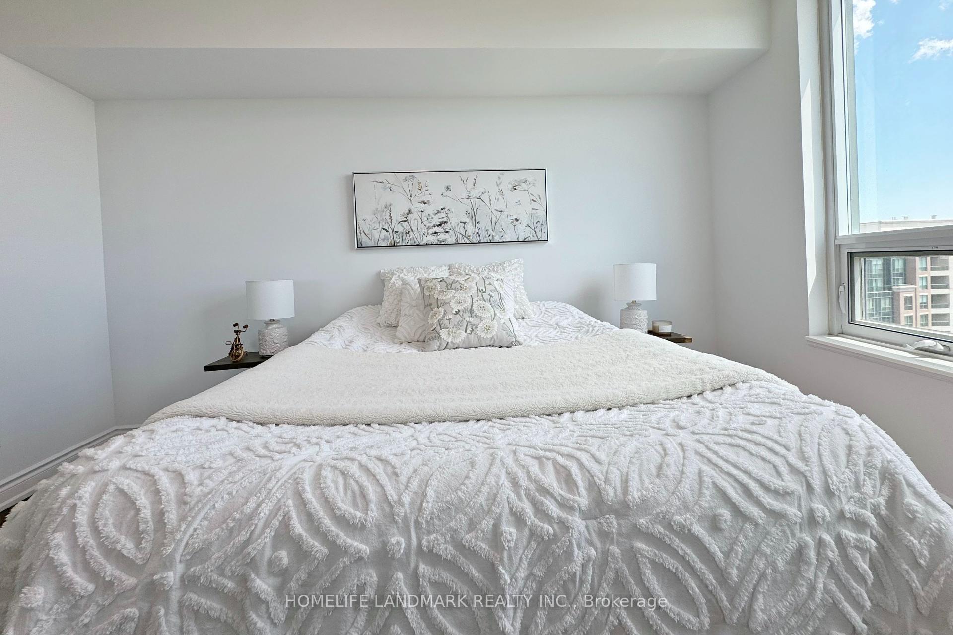 3 Bedrooms Condo at 15 Greenview, Toronto For sale