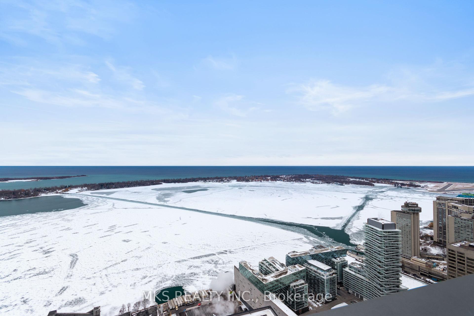 3 Bedrooms Condo at 138 Downes,  Toronto For sale