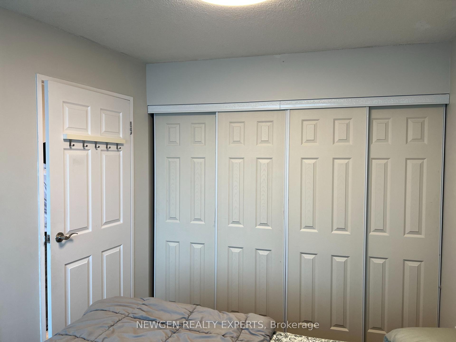 3 Bedrooms Condo at 550 Webb, Mississauga For sale