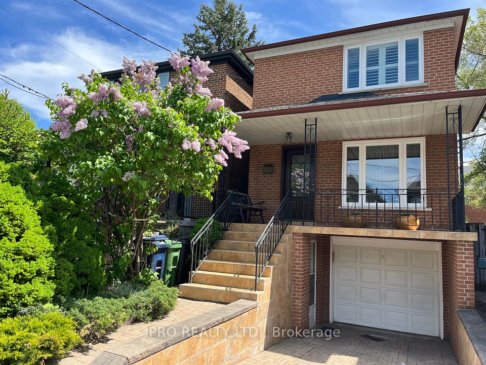 469 St Johns