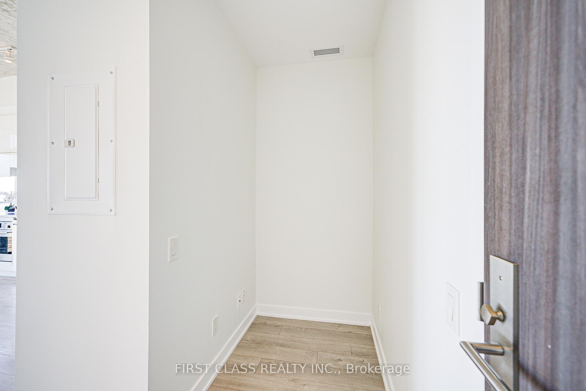 2 Bedrooms Condo at 185 Roehampton, Toronto For sale