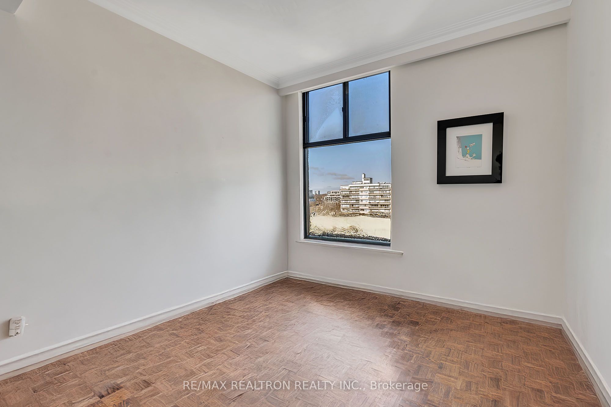 423 Avenue Road, #12