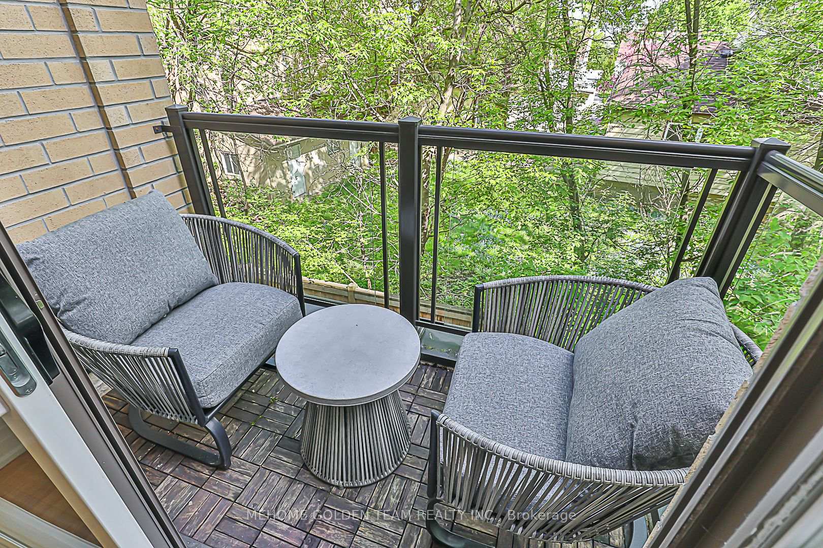 1 Bedroom Condo at 23 Eldora, Toronto For sale