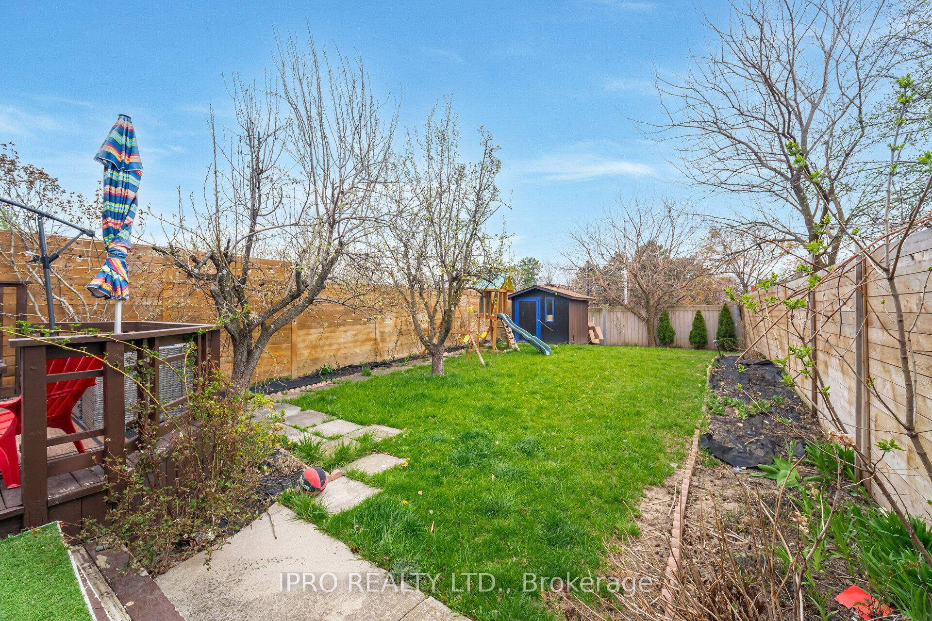 738 Greycedar Crescent, Mississauga, ON L4W 3J8