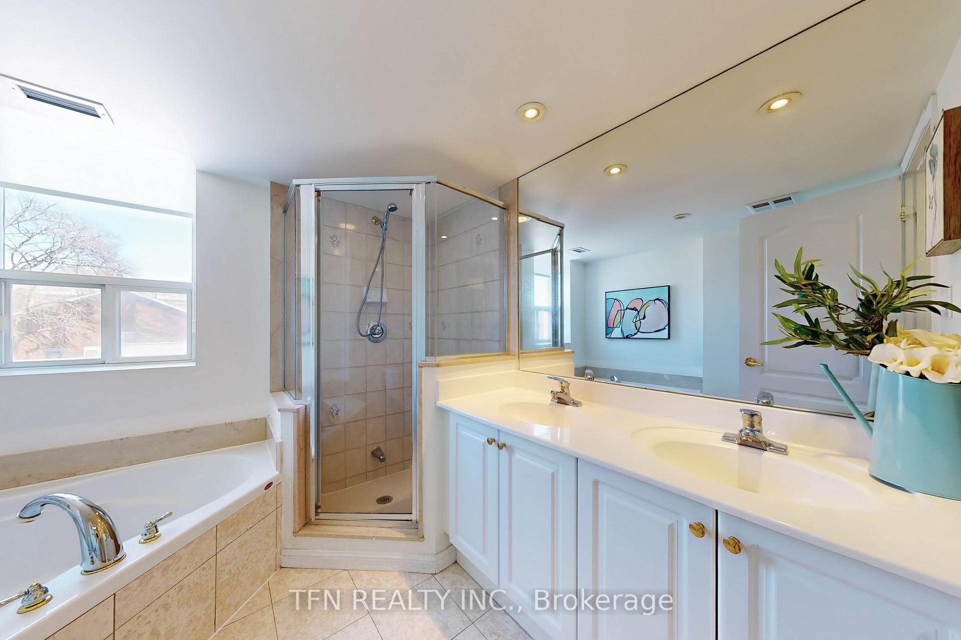 3 Bedrooms Condo at 3130 Yonge, Toronto For sale