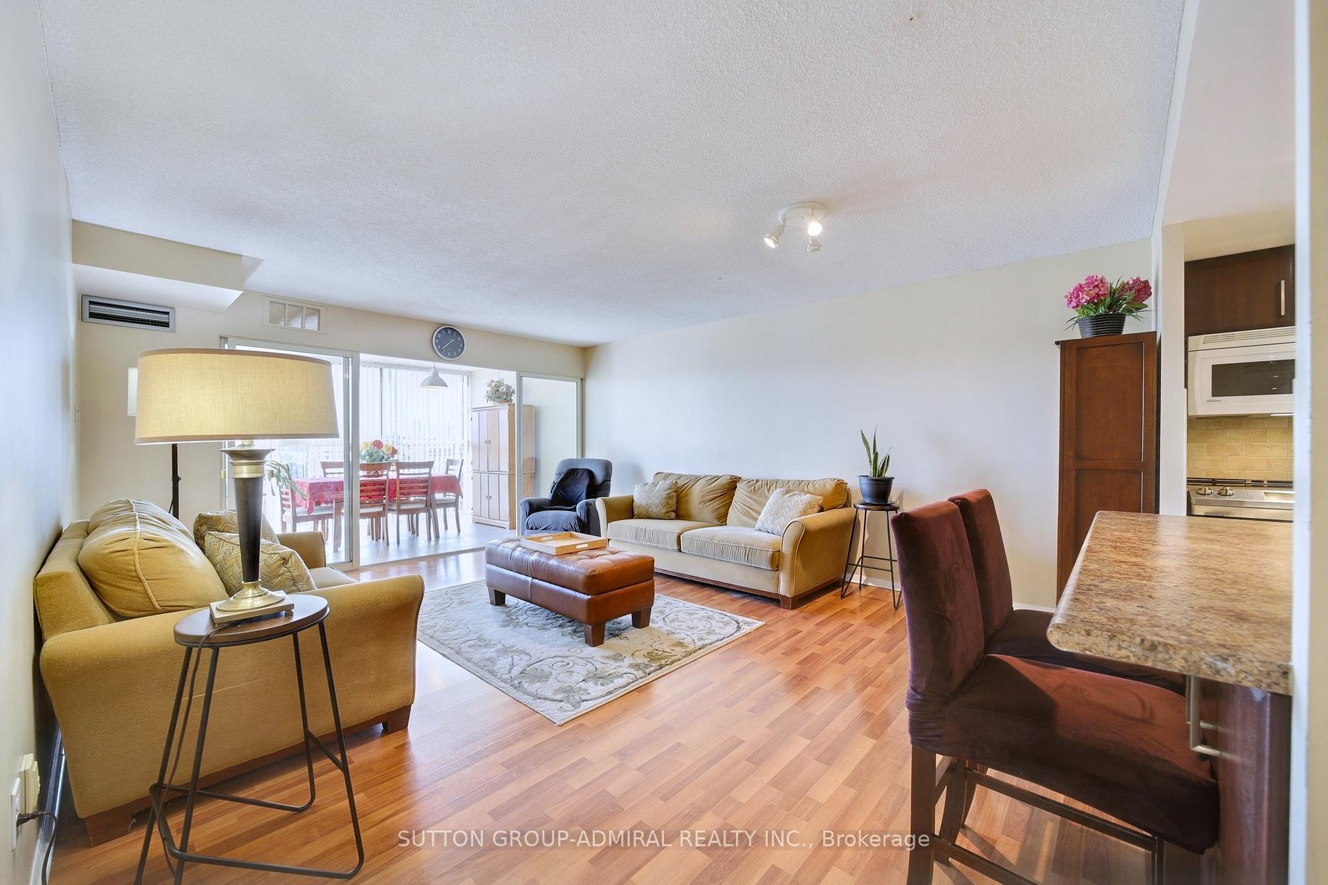 2 Bedrooms Condo at 2091 Hurontario, Mississauga For sale