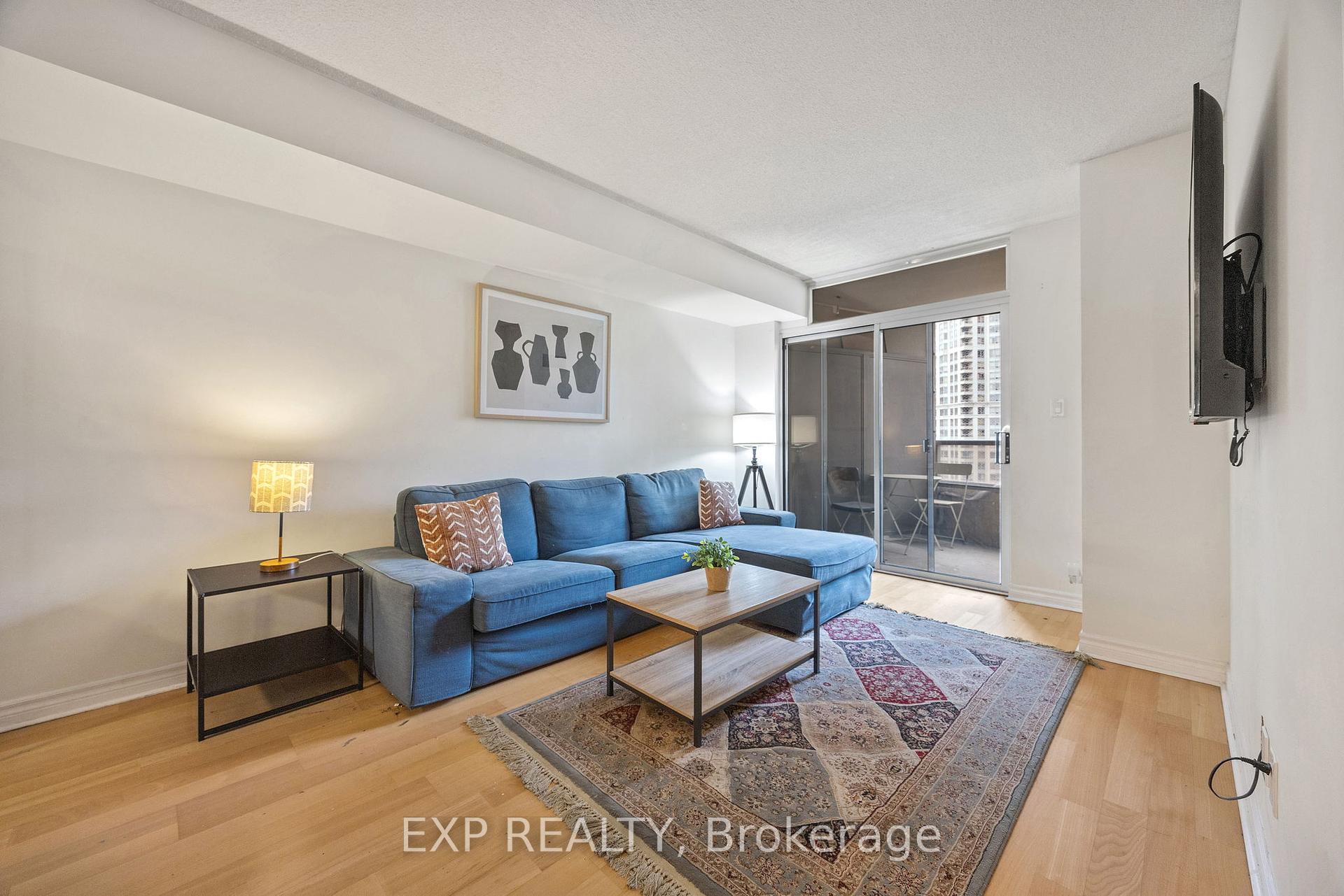 2 Bedrooms Condo at 3880 Duke Of York, Mississauga For sale