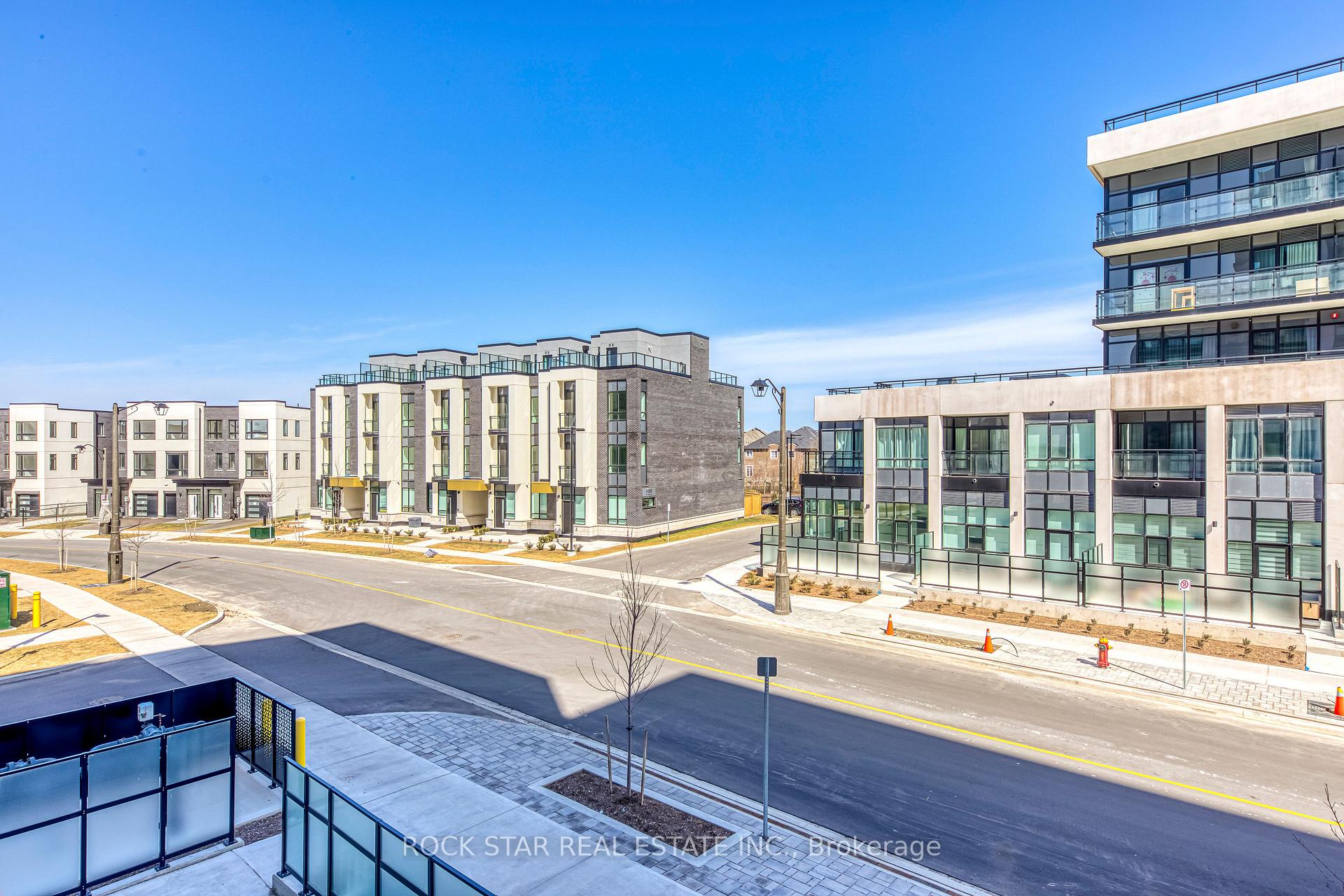 2 Bedrooms Condo at 405 Dundas,  Oakville For sale