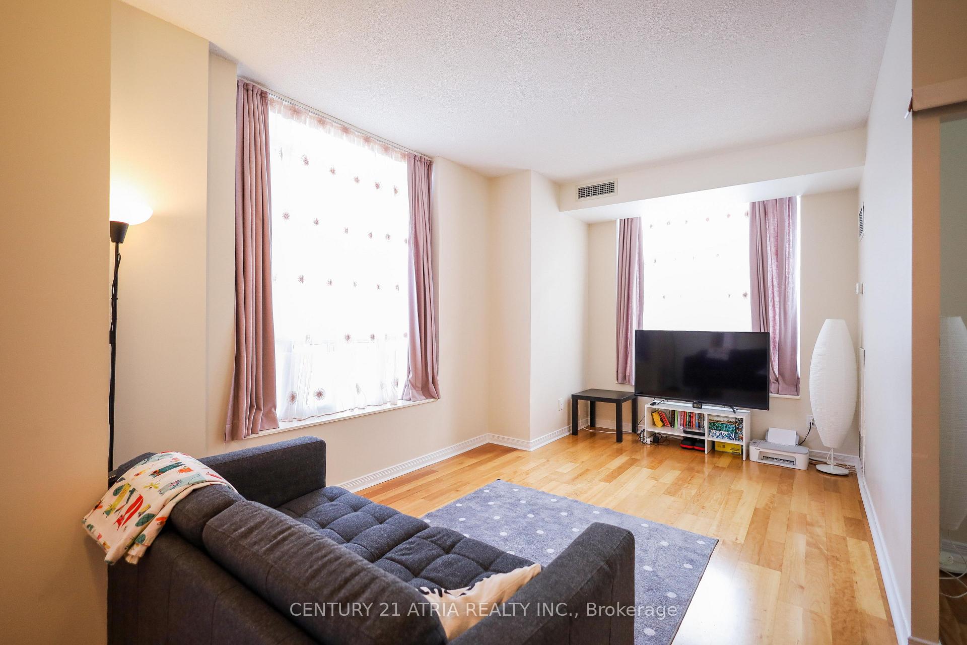 2 Bedrooms Condo at 455 Rosewell, Toronto For sale