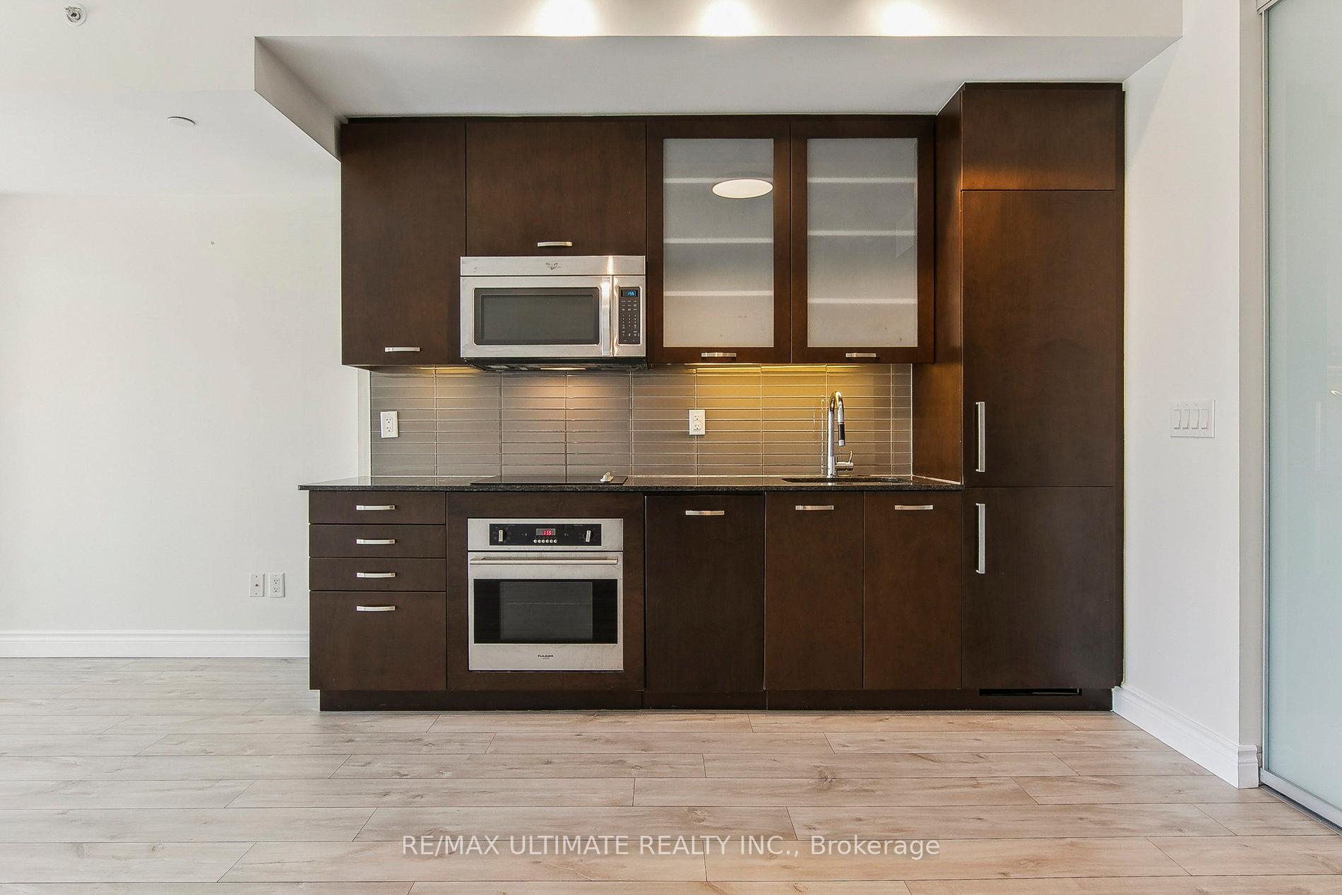 2 Bedrooms Condo at 210 Simcoe, Toronto For sale