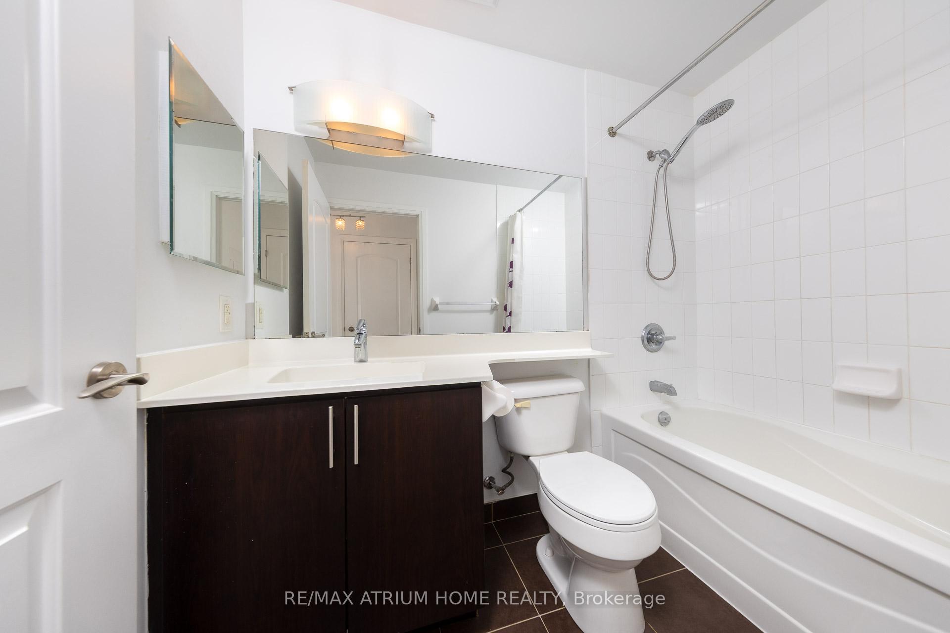 2 Bedrooms Condo at 20 North Park, Vaughan For sale